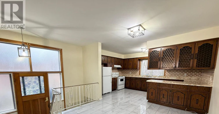 3 Romar Crescent, Toronto, ON, M6B 1R7 - 13