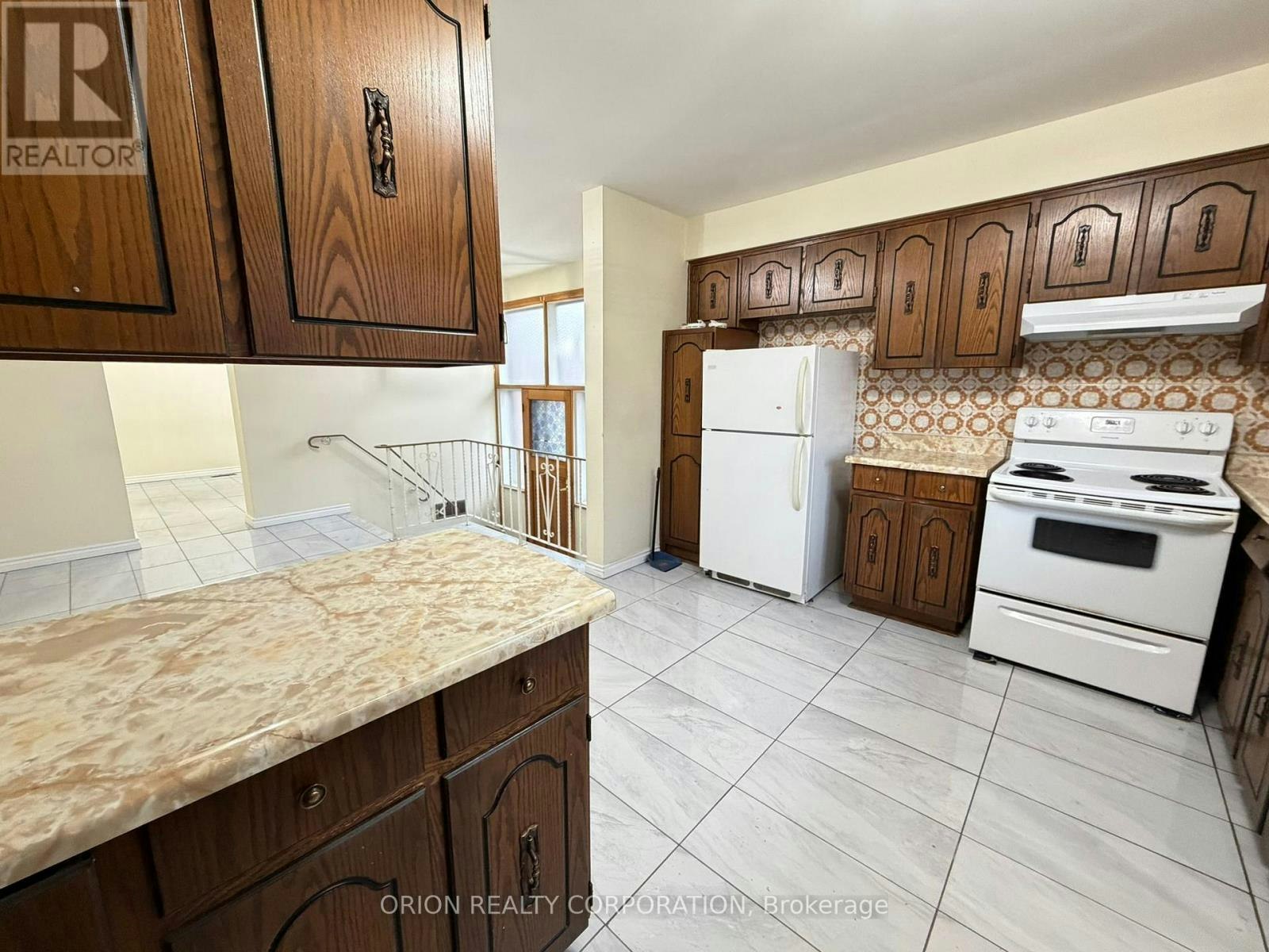 3 Romar Crescent, Toronto, ON, M6B 1R7 - 17