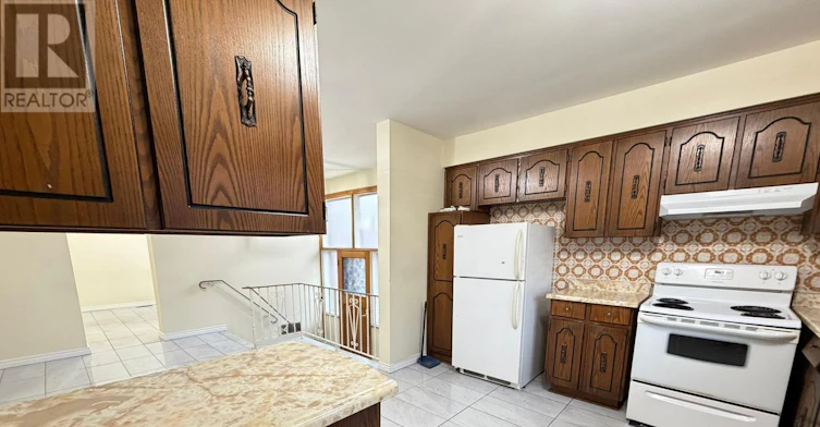 3 Romar Crescent, Toronto, ON, M6B 1R7 - 17