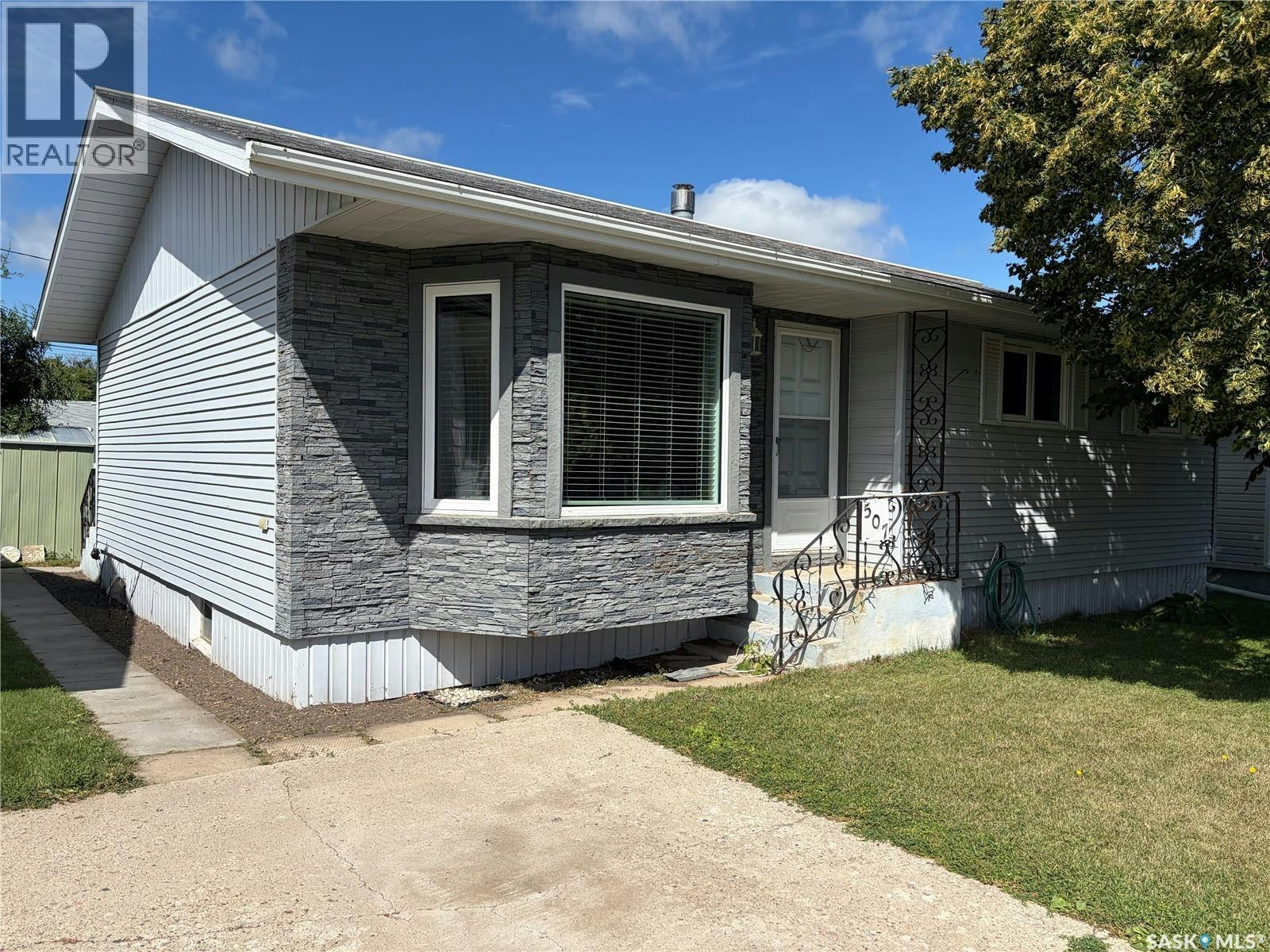 507 6th Street E, Wynyard, SK, S0A 4T0