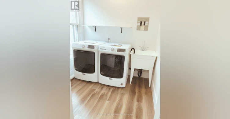 UPPER-61 Phipps Street, Fort Erie, ON, L2A 2V3 - 2