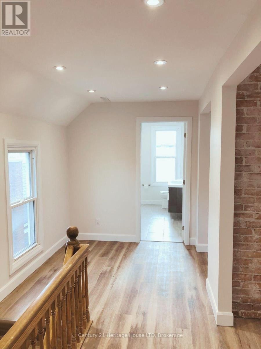 UPPER-61 Phipps Street, Fort Erie, ON, L2A 2V3