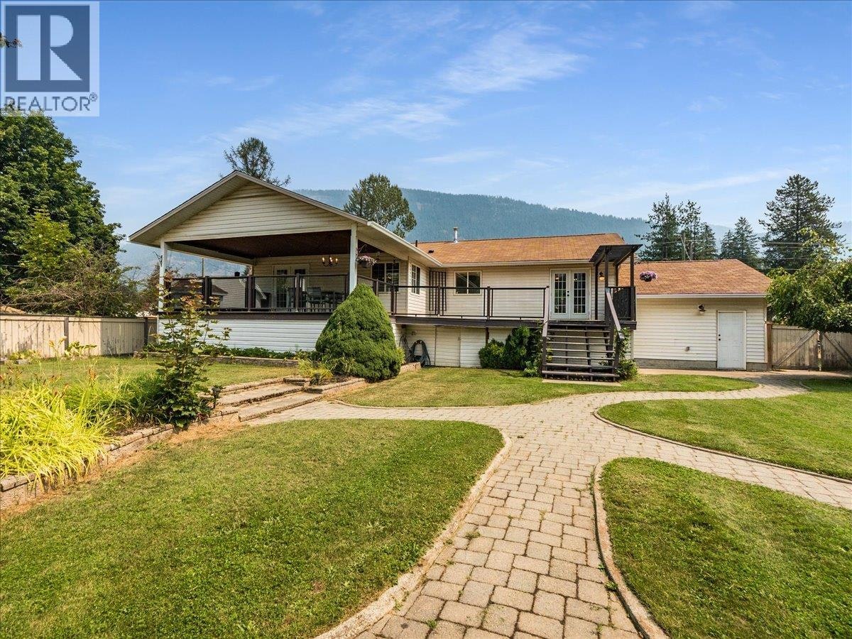1328 Glendale Avenue, Salmo, BC, V0G 1Z0
