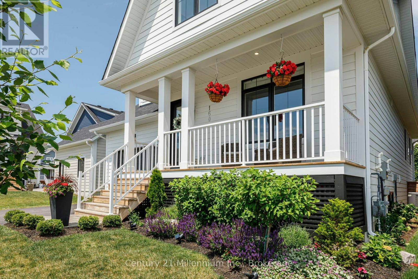 160 Sycamore Street, Blue Mountains, ON, L9Y 4E4 - 2