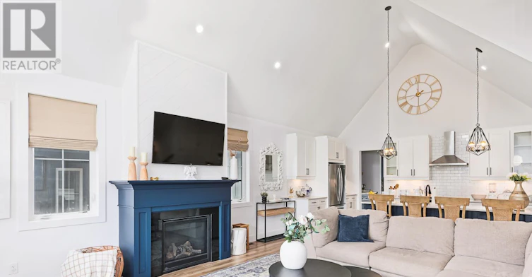 160 Sycamore Street, Blue Mountains, ON, L9Y 4E4 - 9