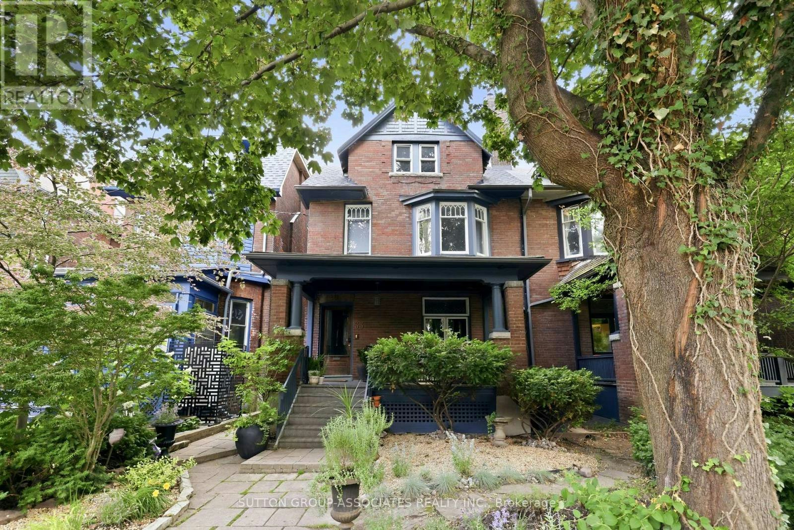 33 Albany Avenue, Toronto, ON, M5R 3C2