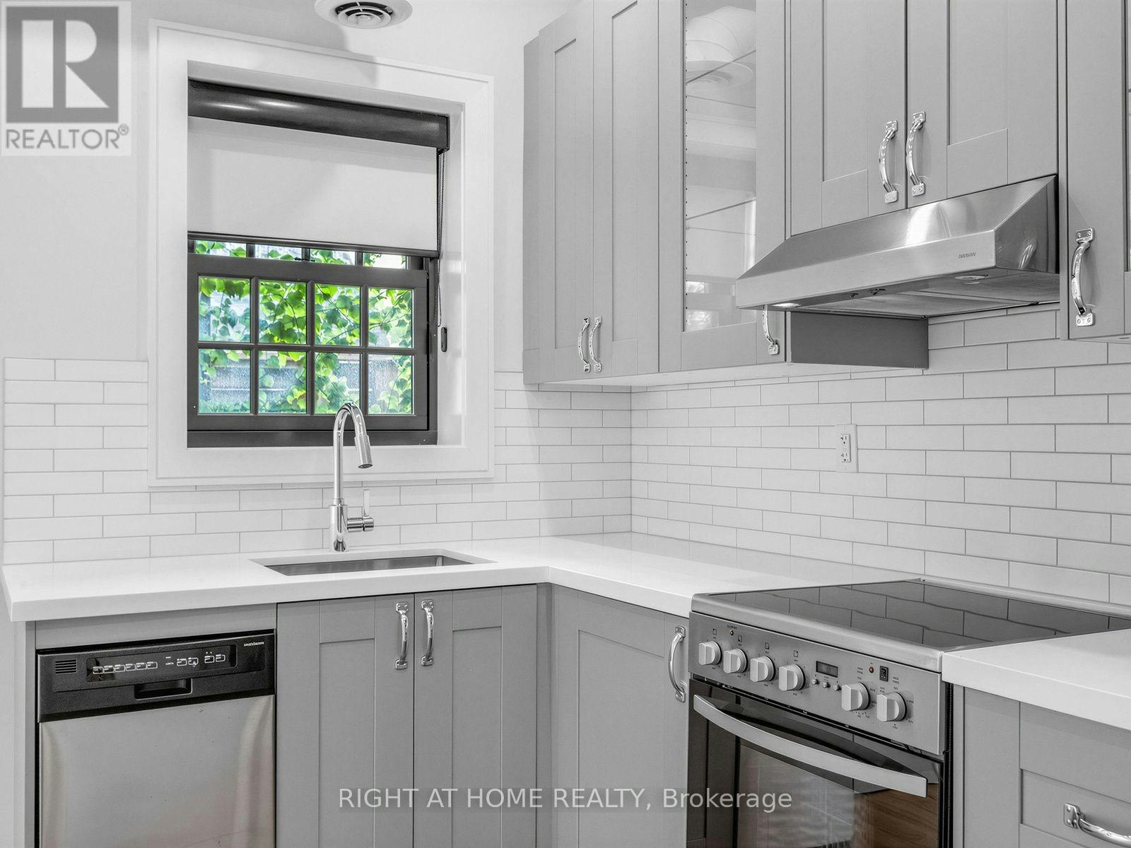 2-1095 Queen Street E, Toronto, ON, M4M 1K7 - 15