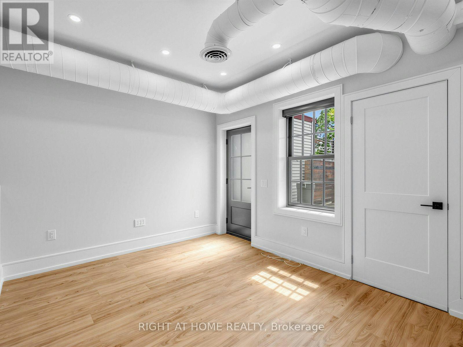 2-1095 Queen Street E, Toronto, ON, M4M 1K7 - 7