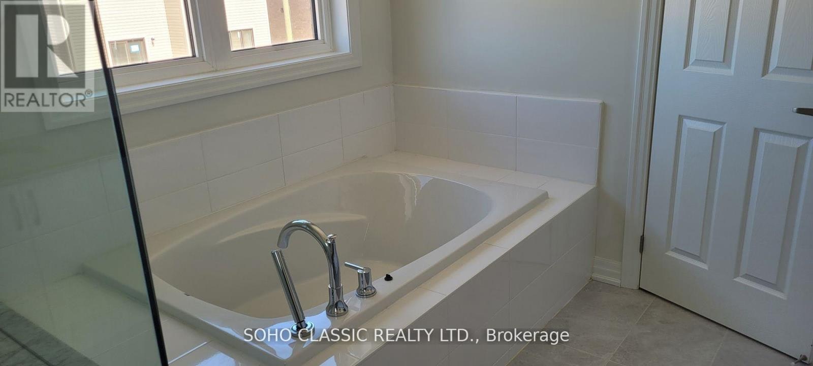 19 Connell Drive, Georgina, ON, L4P 3E9 - 3