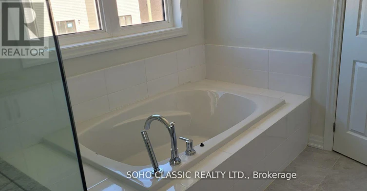 19 Connell Drive, Georgina, ON, L4P 3E9 - 3