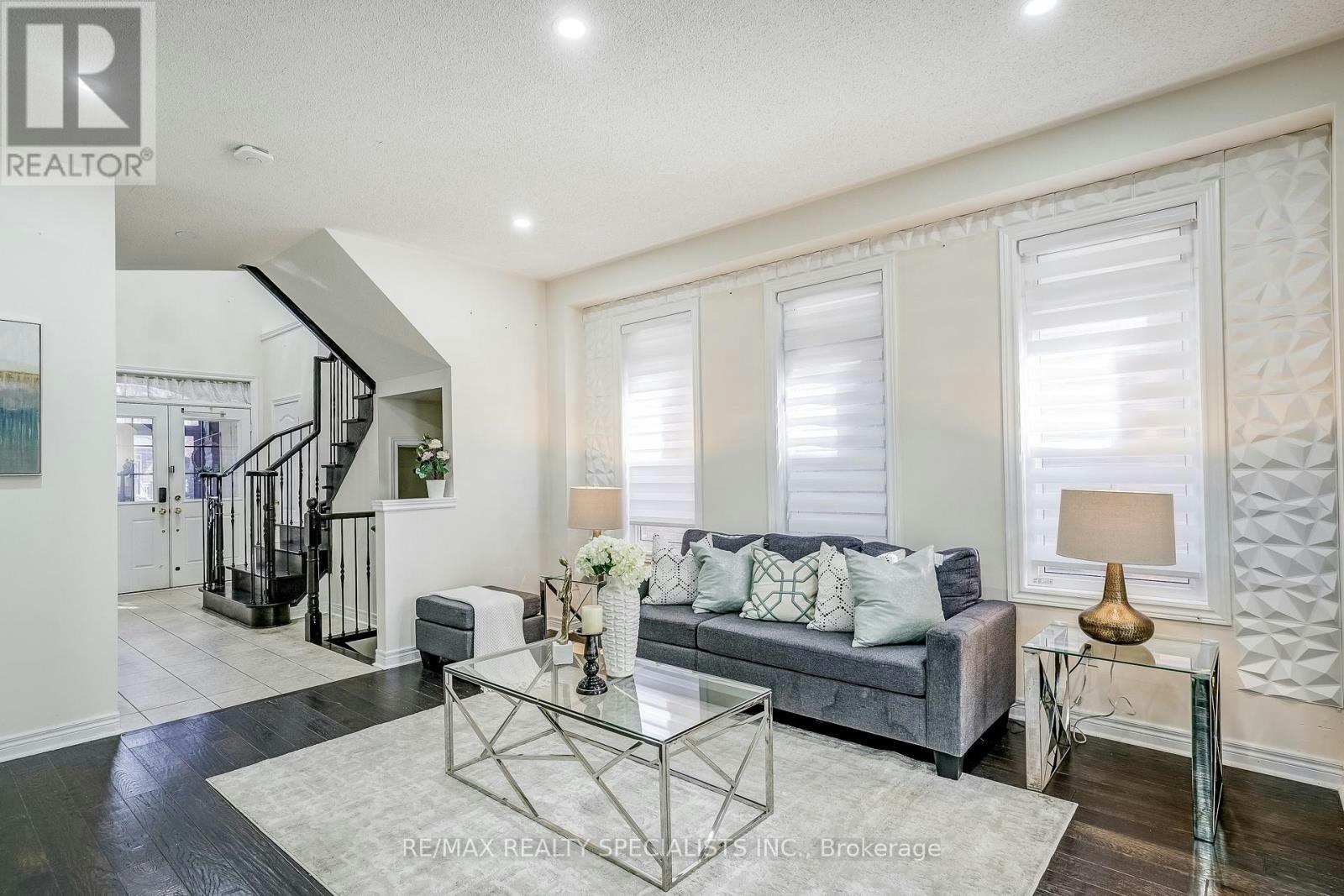 18 Rogers Trail, Bradford West Gwillimbury, ON, L3Z 0G4 - 7
