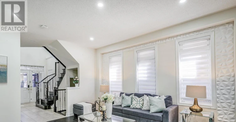 18 Rogers Trail, Bradford West Gwillimbury, ON, L3Z 0G4 - 7