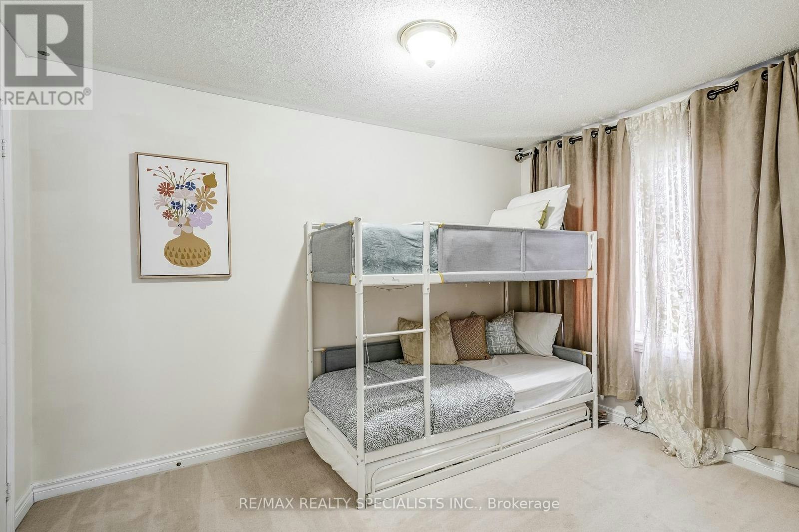 18 Rogers Trail, Bradford West Gwillimbury, ON, L3Z 0G4 - 18