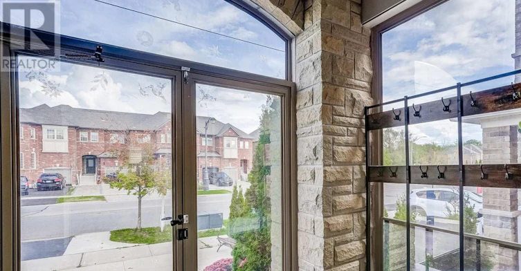18 Rogers Trail, Bradford West Gwillimbury, ON, L3Z 0G4 - 2