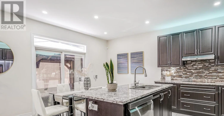18 Rogers Trail, Bradford West Gwillimbury, ON, L3Z 0G4 - 12