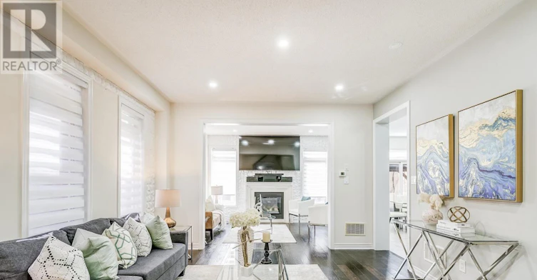 18 Rogers Trail, Bradford West Gwillimbury, ON, L3Z 0G4 - 4