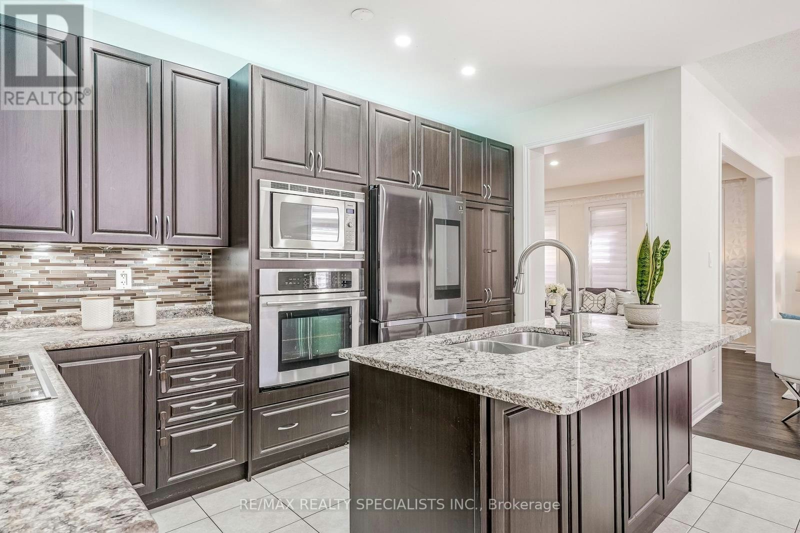 18 Rogers Trail, Bradford West Gwillimbury, ON, L3Z 0G4 - 15