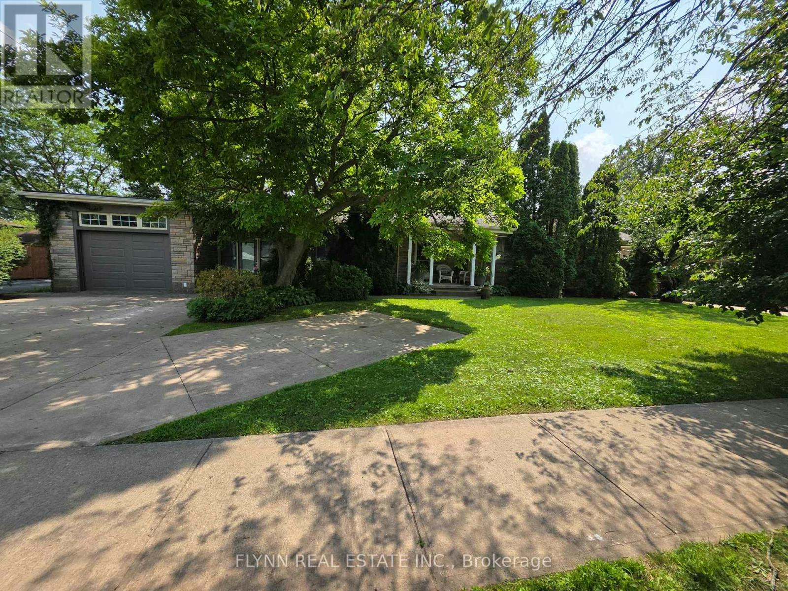 5896 Valley Way, Niagara Falls, ON, L2E 1Y1
