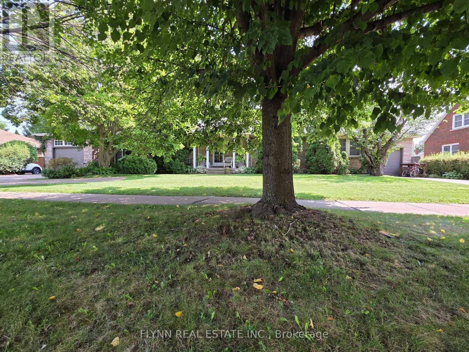 5896 Valley Way, Niagara Falls, ON, L2E 1Y1