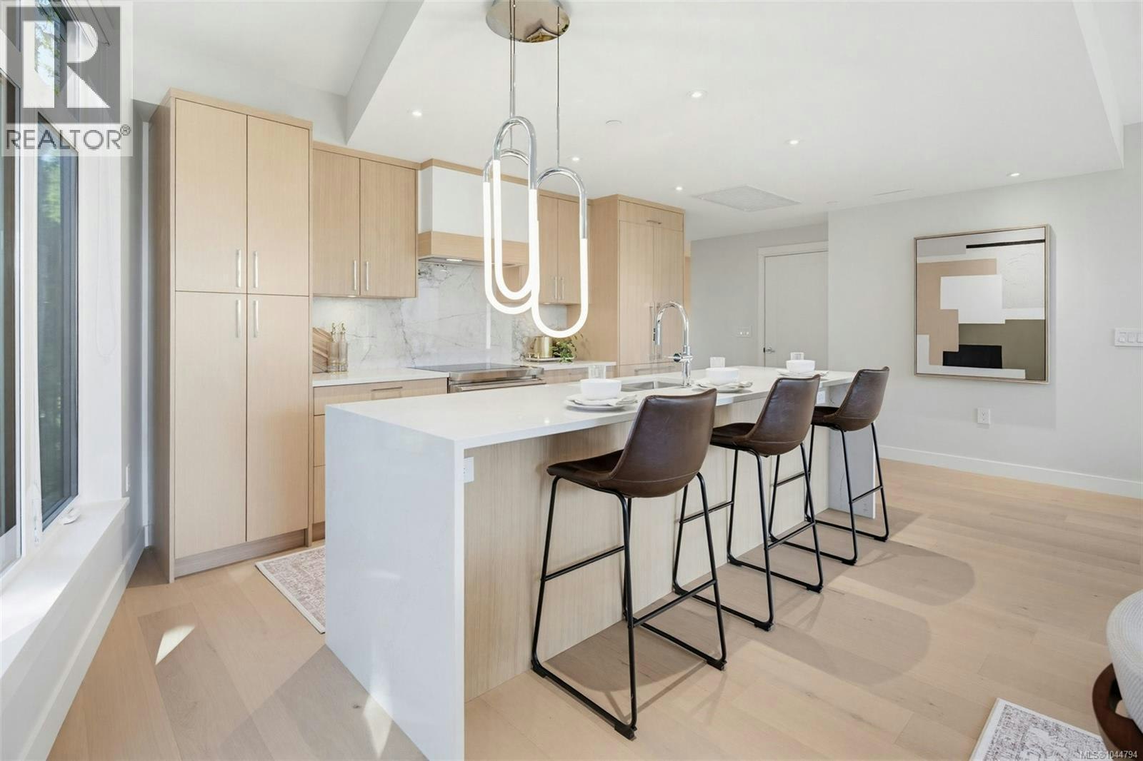 202-5229 Cordova Bay Road, Saanich, BC, V8Y 2L1