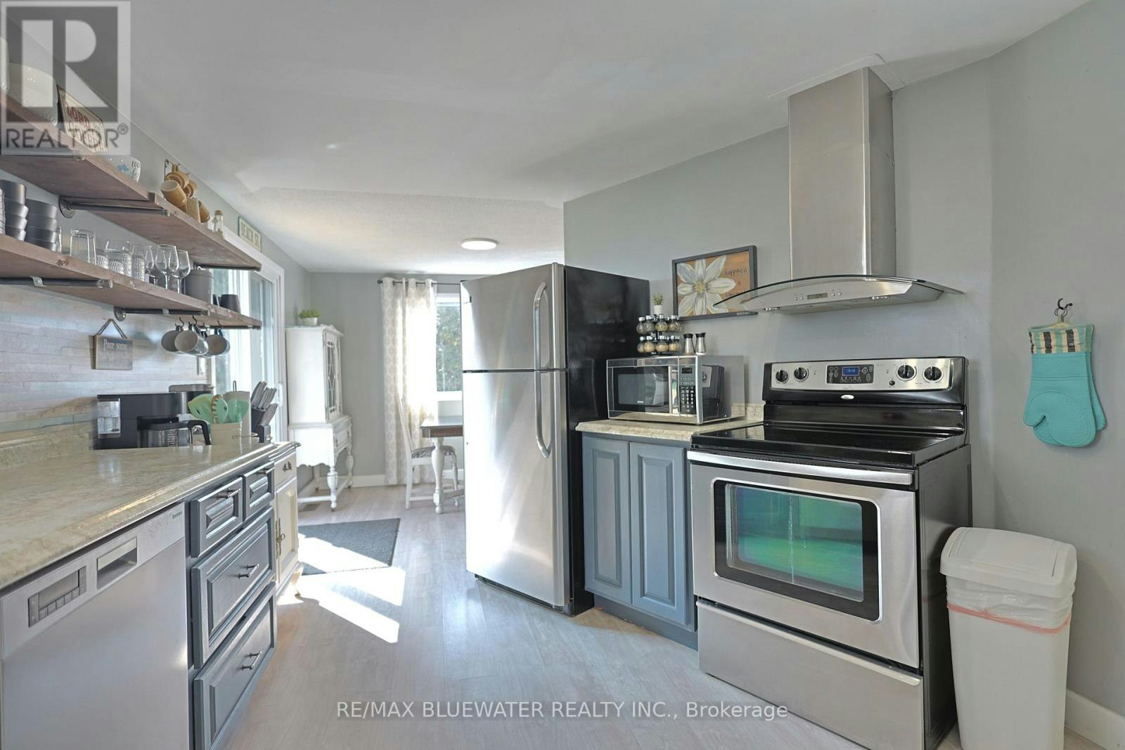 9897 Eric Street, Lambton Shores, ON, N0M 2N0 - 19