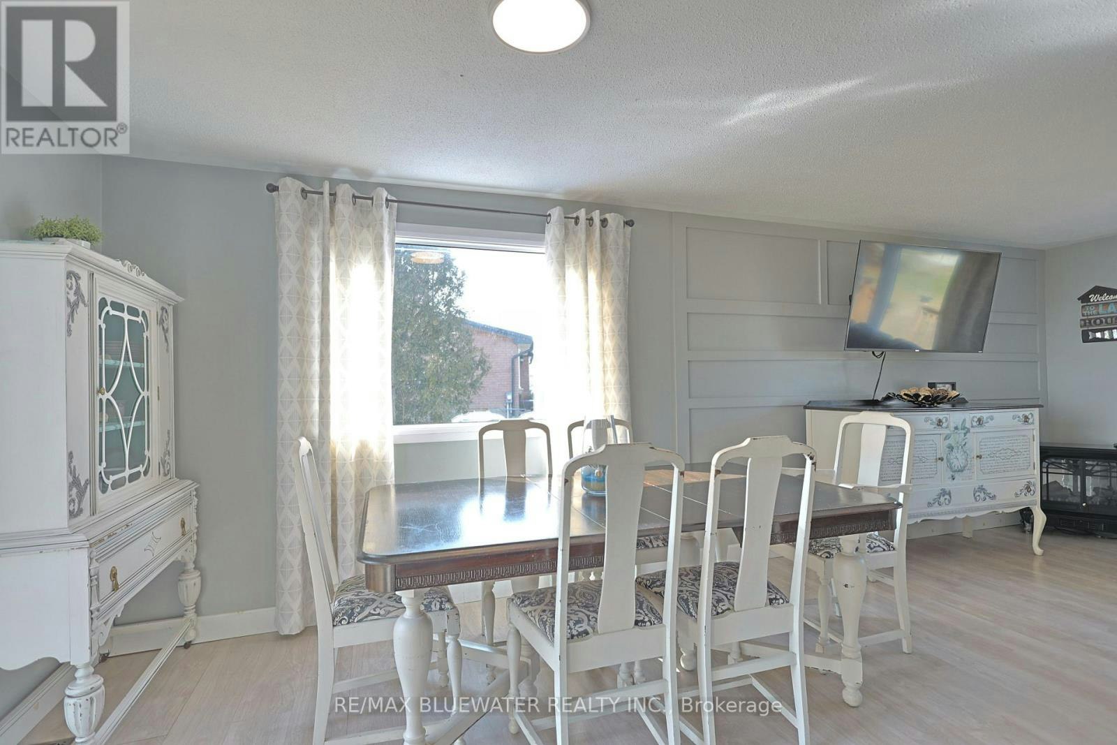 9897 Eric Street, Lambton Shores, ON, N0M 2N0 - 18