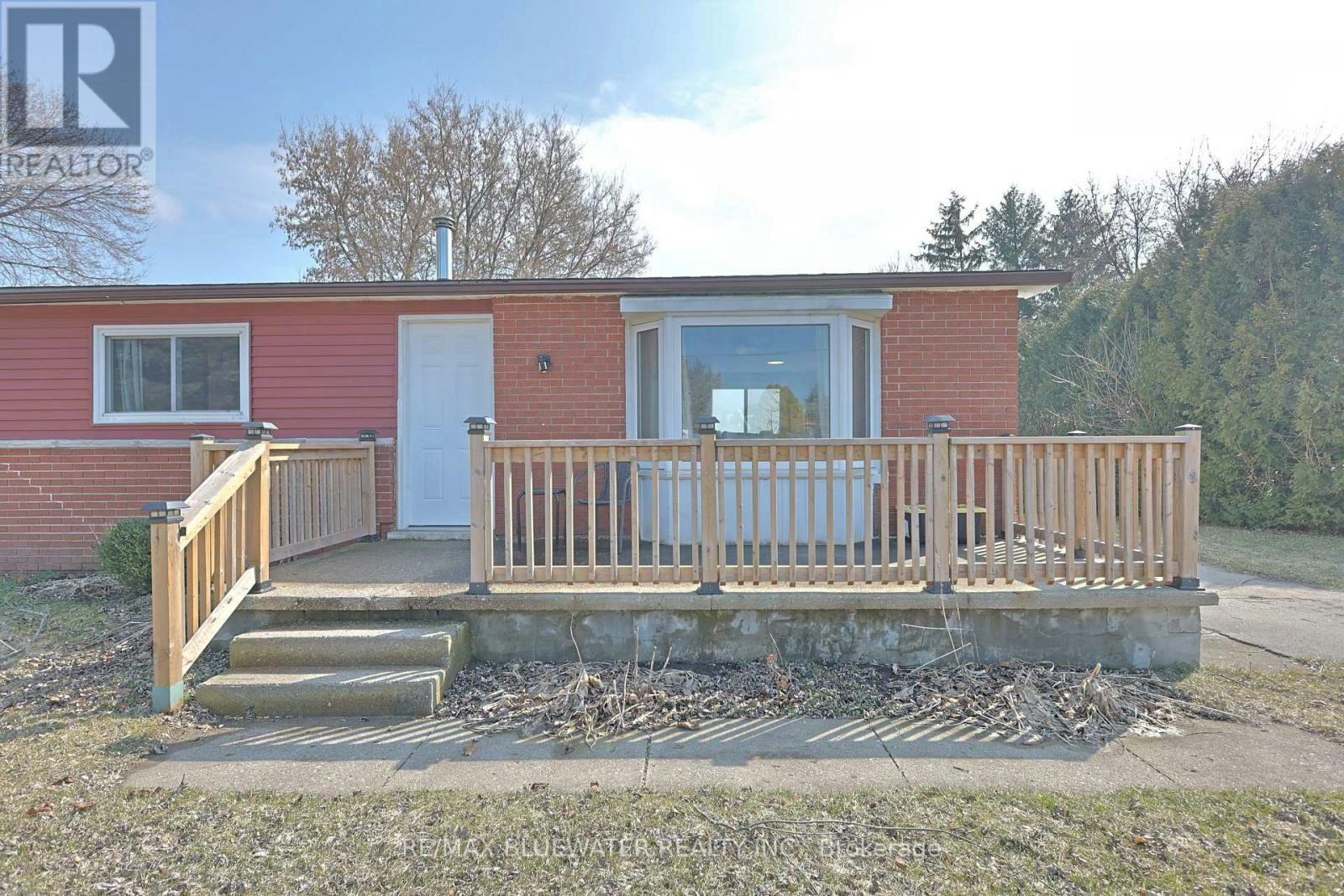 9897 Eric Street, Lambton Shores, ON, N0M 2N0 - 10