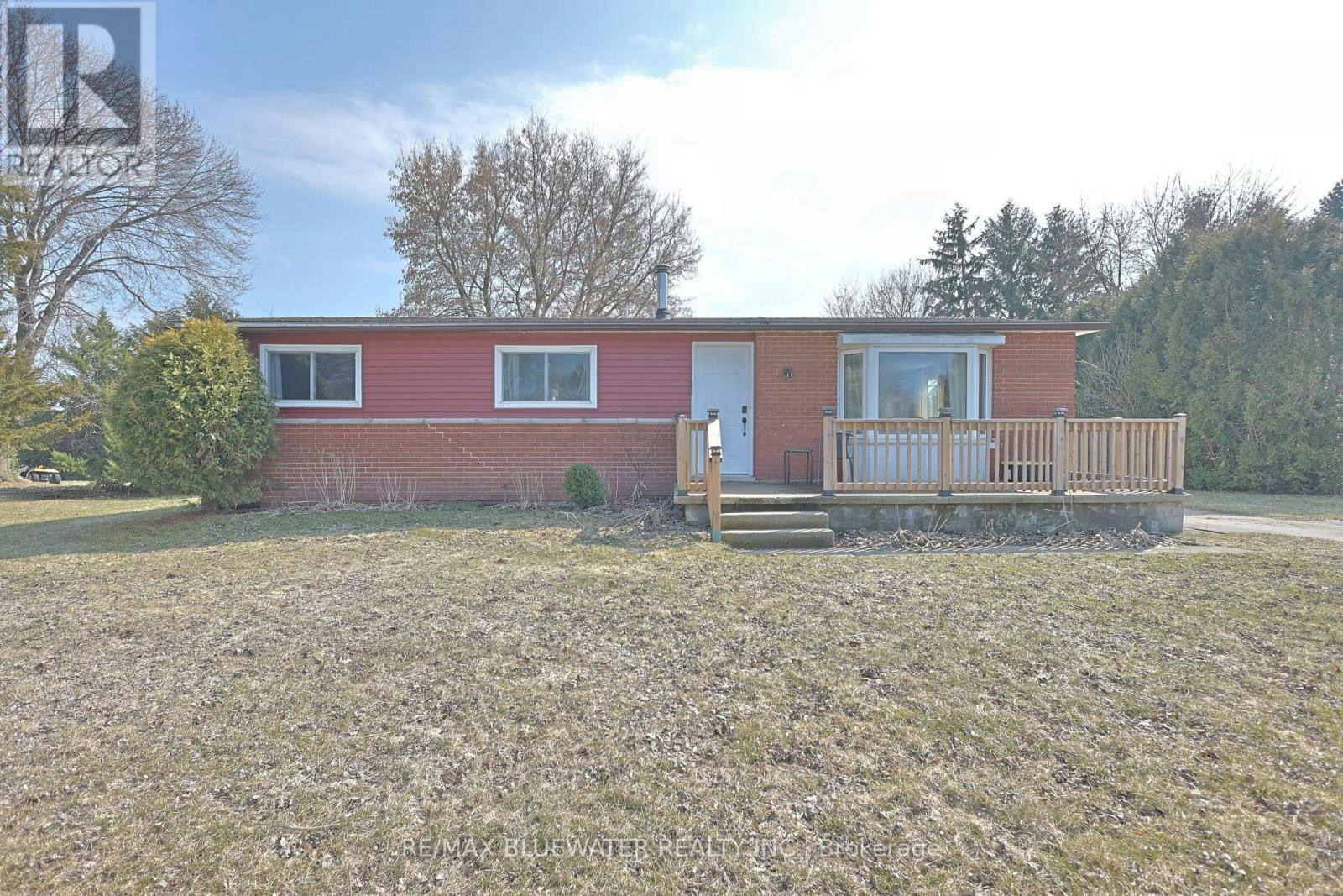 9897 Eric Street, Lambton Shores, ON, N0M 2N0 - 9