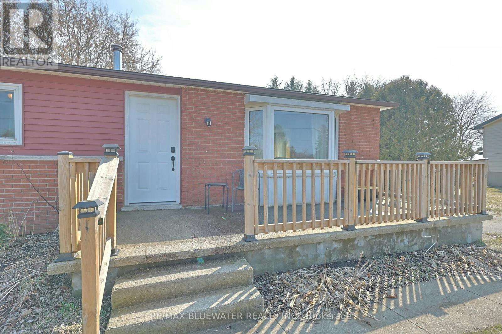 9897 Eric Street, Lambton Shores, ON, N0M 2N0 - 11