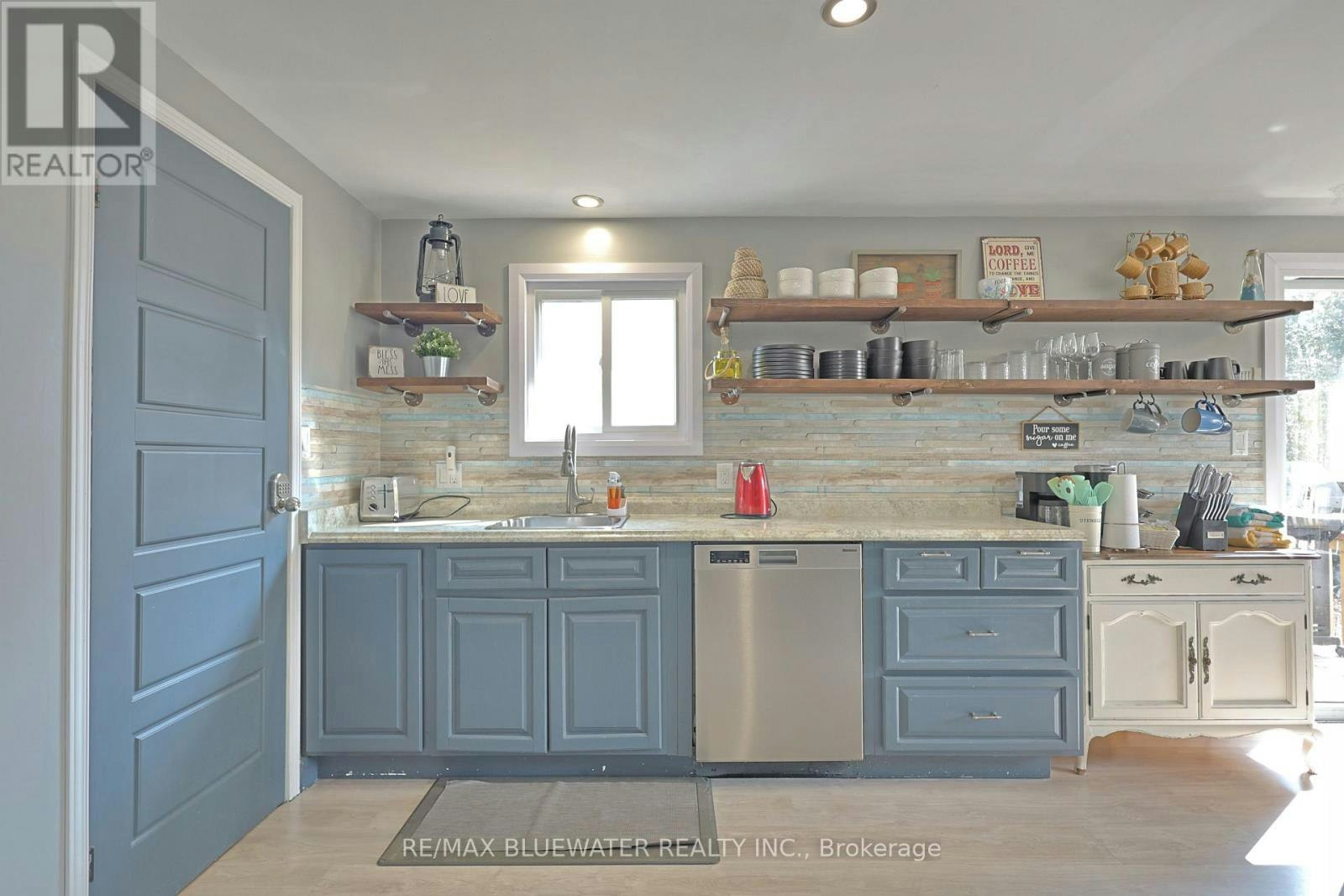 9897 Eric Street, Lambton Shores, ON, N0M 2N0 - 5