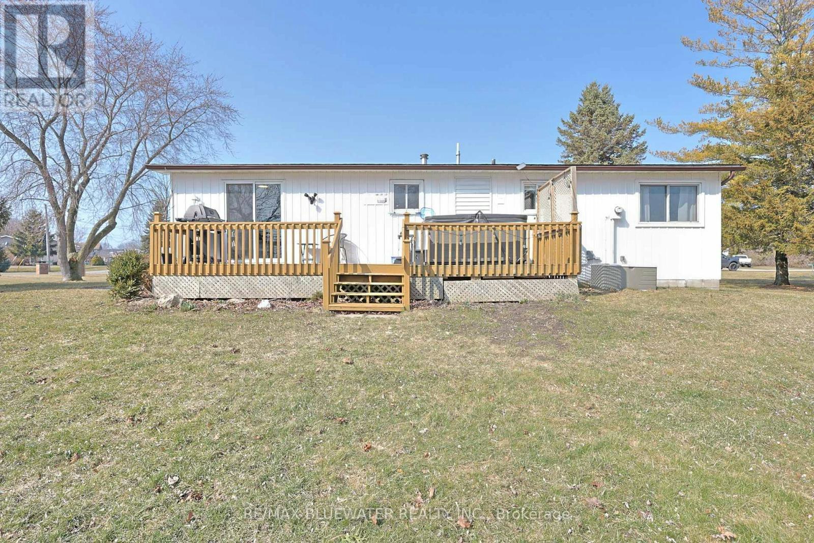 9897 Eric Street, Lambton Shores, ON, N0M 2N0 - 33