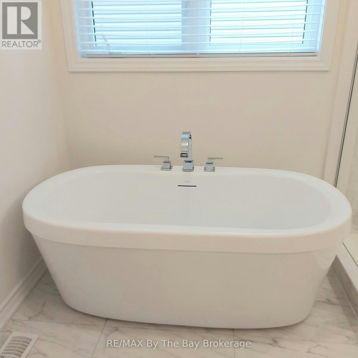UPPER-92 Berkely Street, Wasaga Beach, ON, L9Z 0K5 - 16