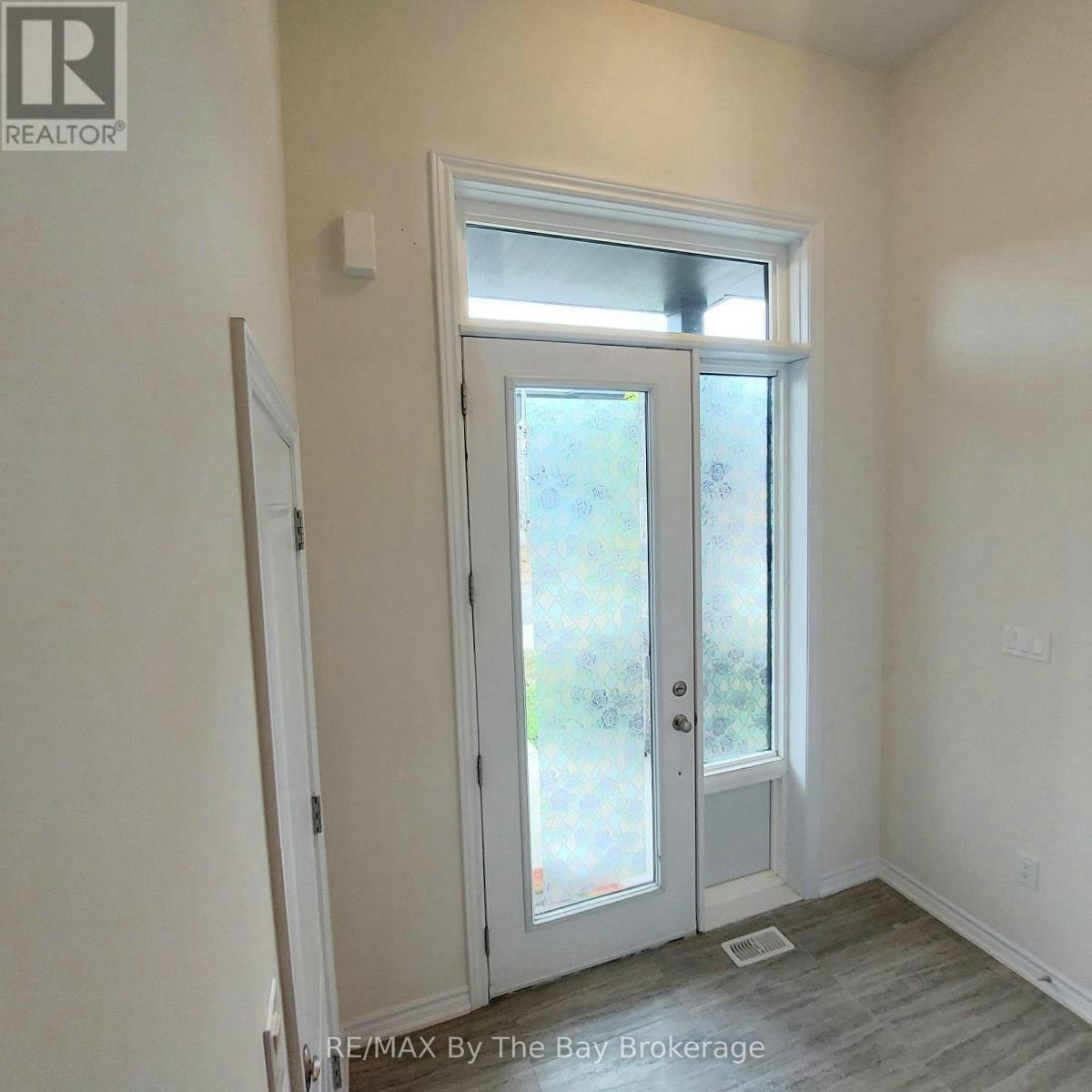 UPPER-92 Berkely Street, Wasaga Beach, ON, L9Z 0K5 - 5