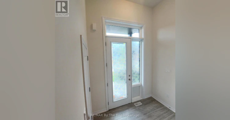 UPPER-92 Berkely Street, Wasaga Beach, ON, L9Z 0K5 - 5
