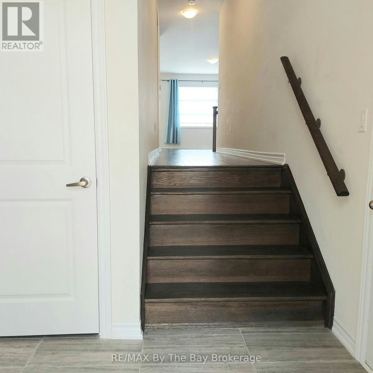 UPPER-92 Berkely Street, Wasaga Beach, ON, L9Z 0K5 - 4