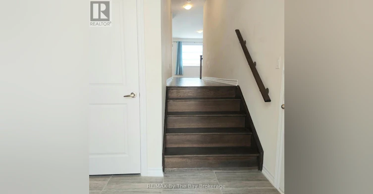 UPPER-92 Berkely Street, Wasaga Beach, ON, L9Z 0K5 - 4