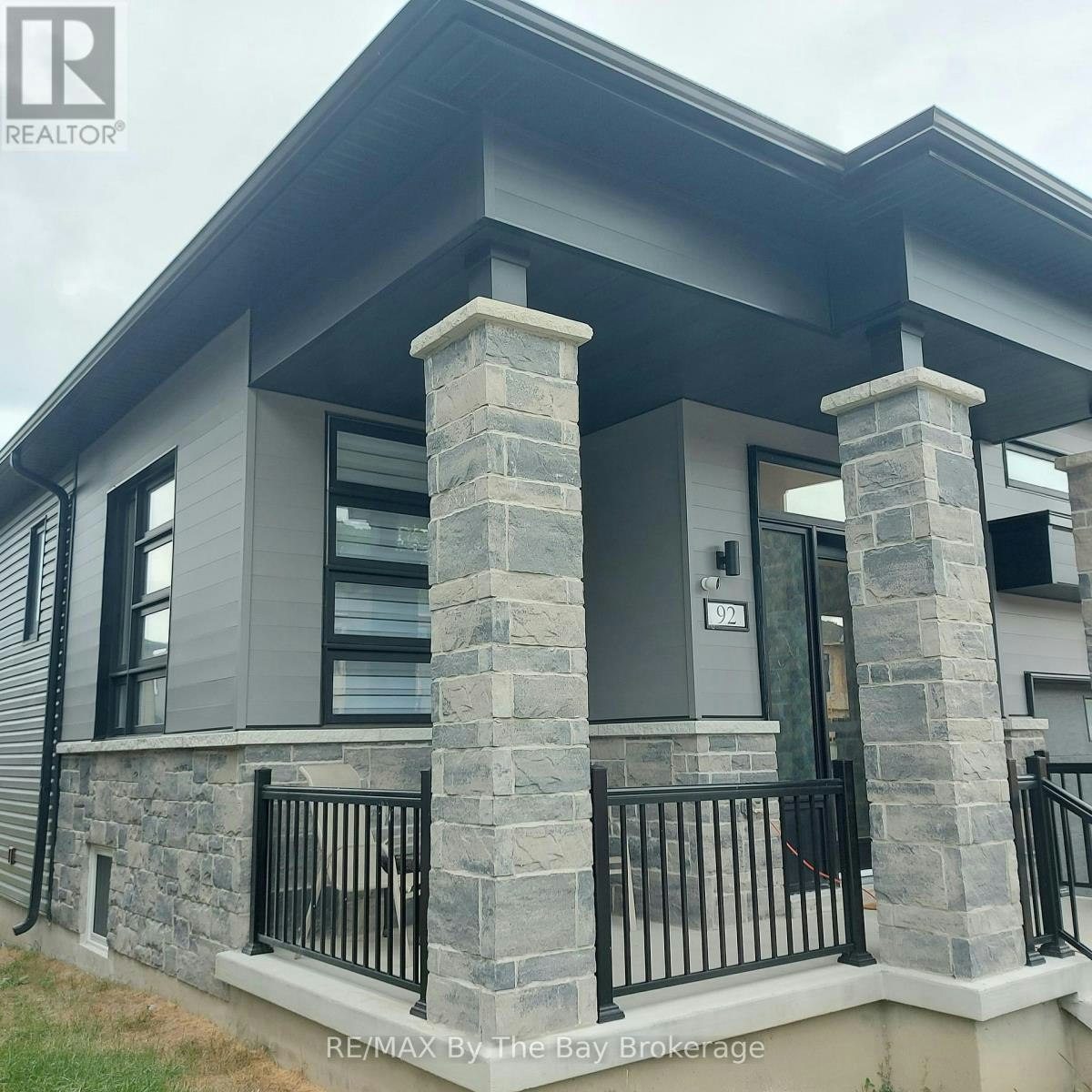 UPPER-92 Berkely Street, Wasaga Beach, ON, L9Z 0K5 - 3