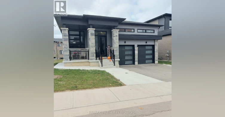 UPPER-92 Berkely Street, Wasaga Beach, ON, L9Z 0K5