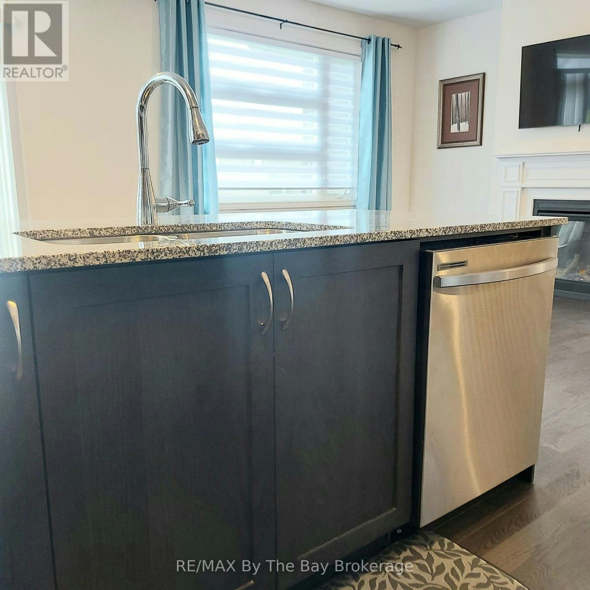 UPPER-92 Berkely Street, Wasaga Beach, ON, L9Z 0K5 - 24