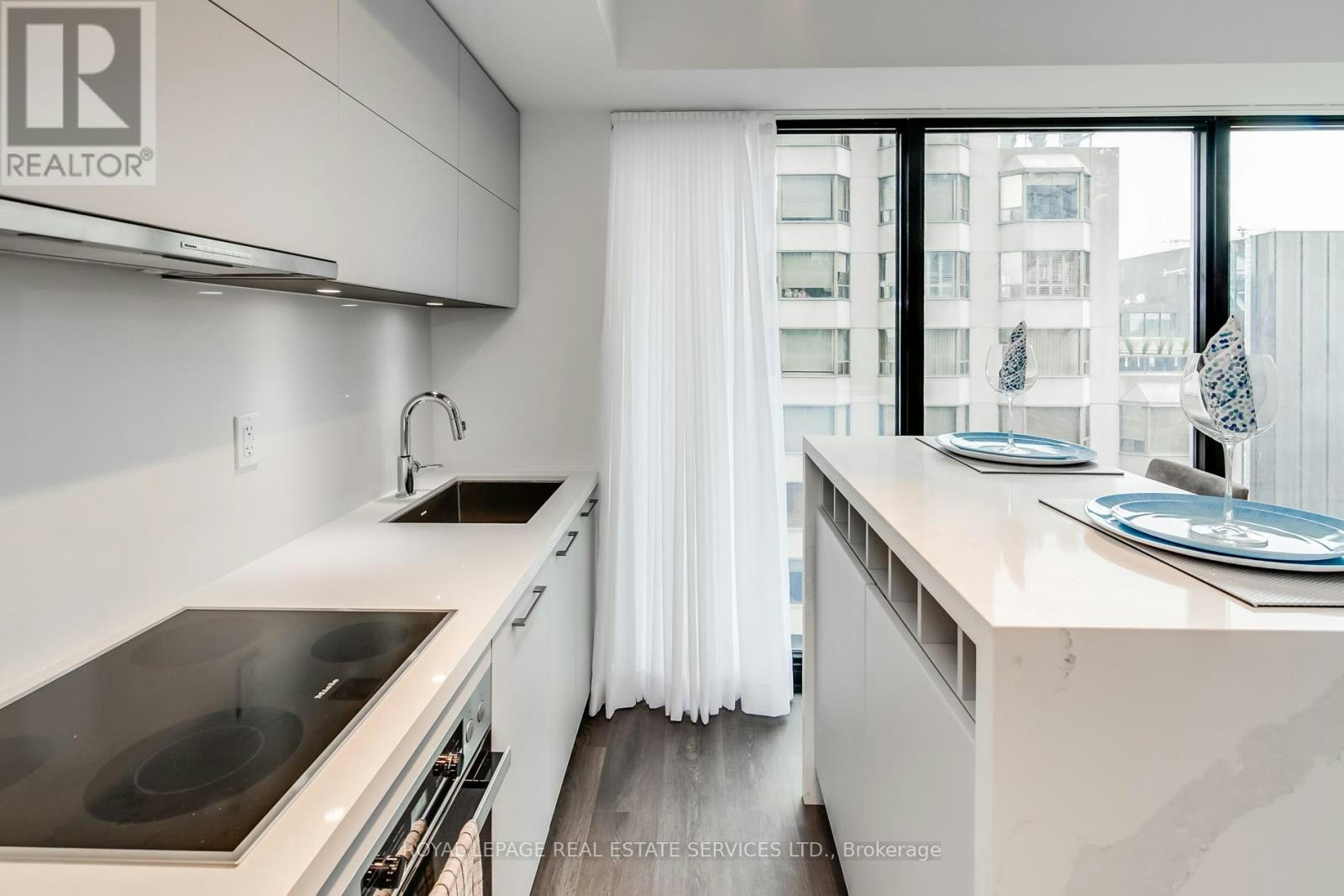 1907-188 Cumberland Street, Toronto, ON, M5R 0B6 - 4