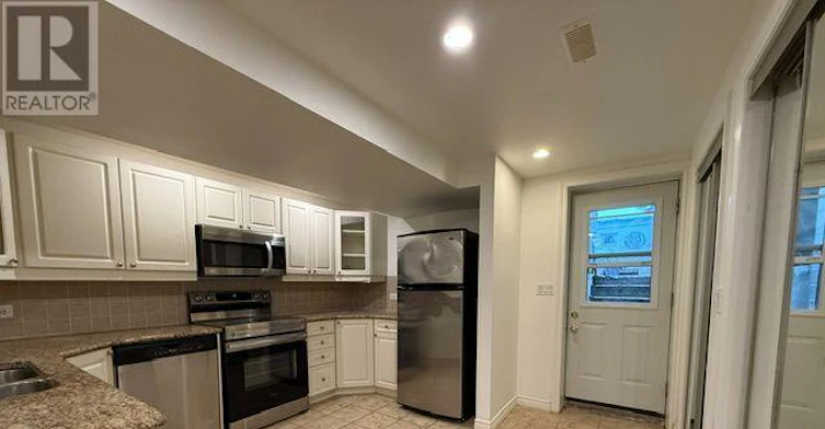 LOWER-12 Lynd Avenue, Toronto, ON, M6R 1T7 - 3