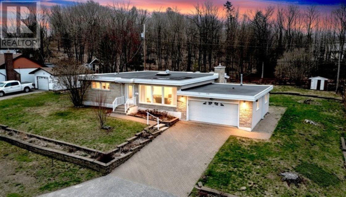 25 Gillanders Road, Elliot Lake, ON, P5A 1W4