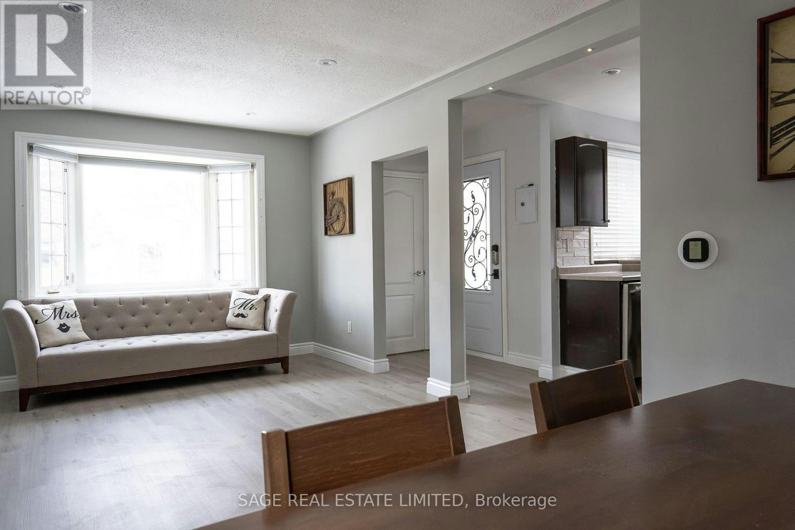 MAIN FLOOR-37 Tiago Avenue, Toronto, ON, M4B 1Z9 - 4
