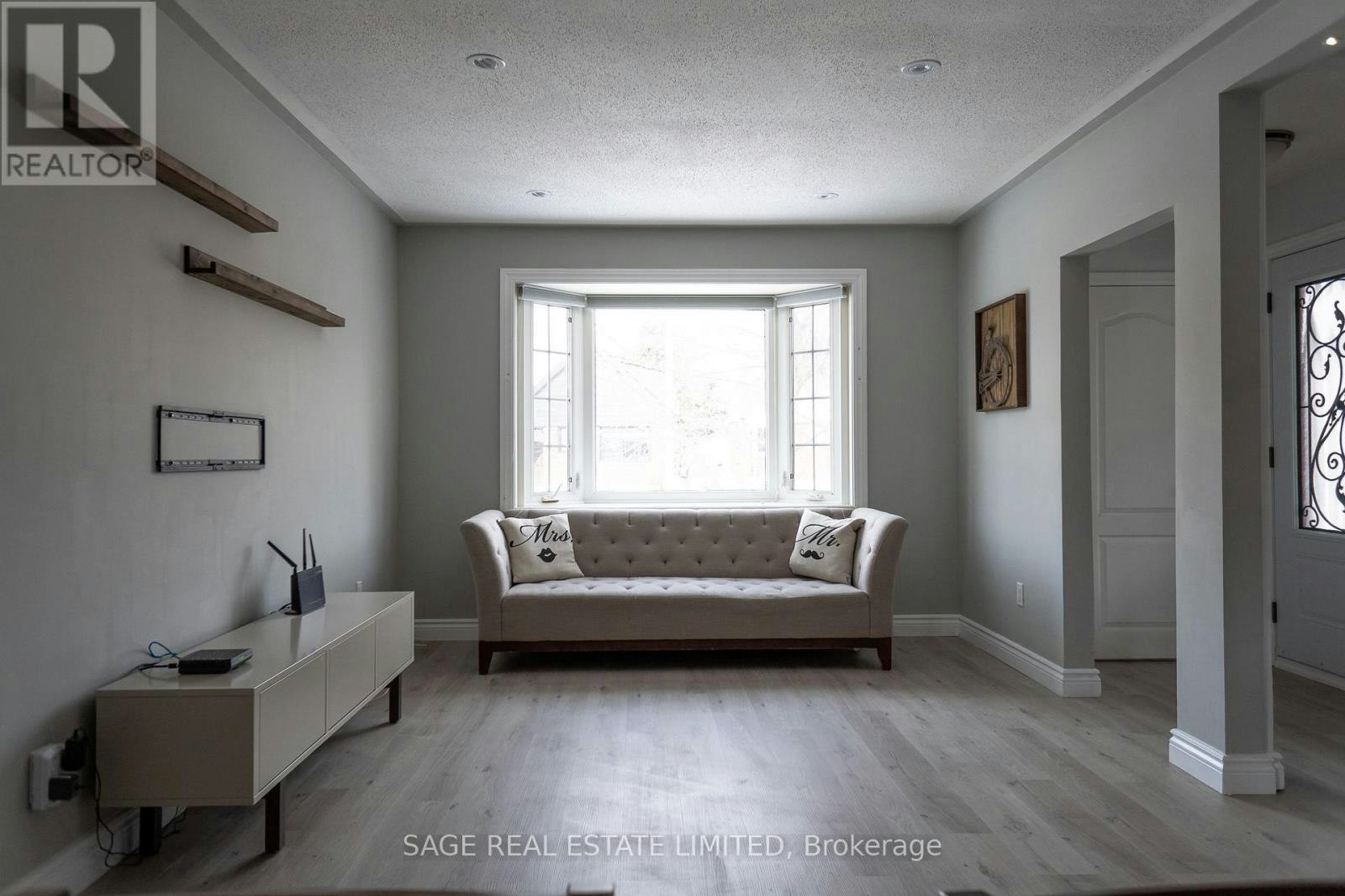 MAIN FLOOR-37 Tiago Avenue, Toronto, ON, M4B 1Z9 - 2