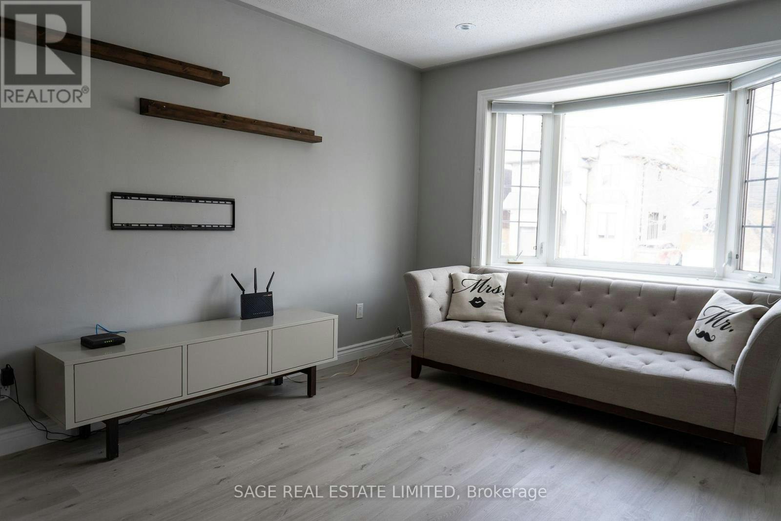 MAIN FLOOR-37 Tiago Avenue, Toronto, ON, M4B 1Z9 - 3