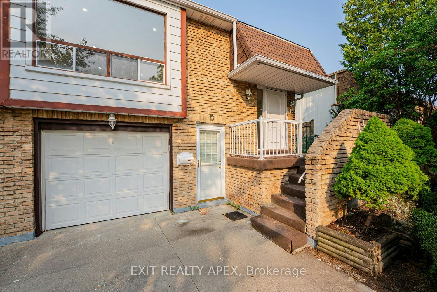 122 Centre Street N, Brampton, ON, L6V 2Z3