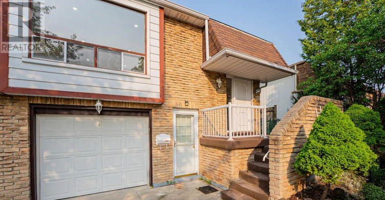 122 Centre Street N, Brampton, ON, L6V 2Z3