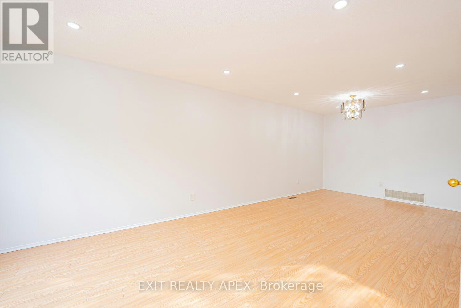 122 Centre Street N, Brampton, ON, L6V 2Z3 - 10