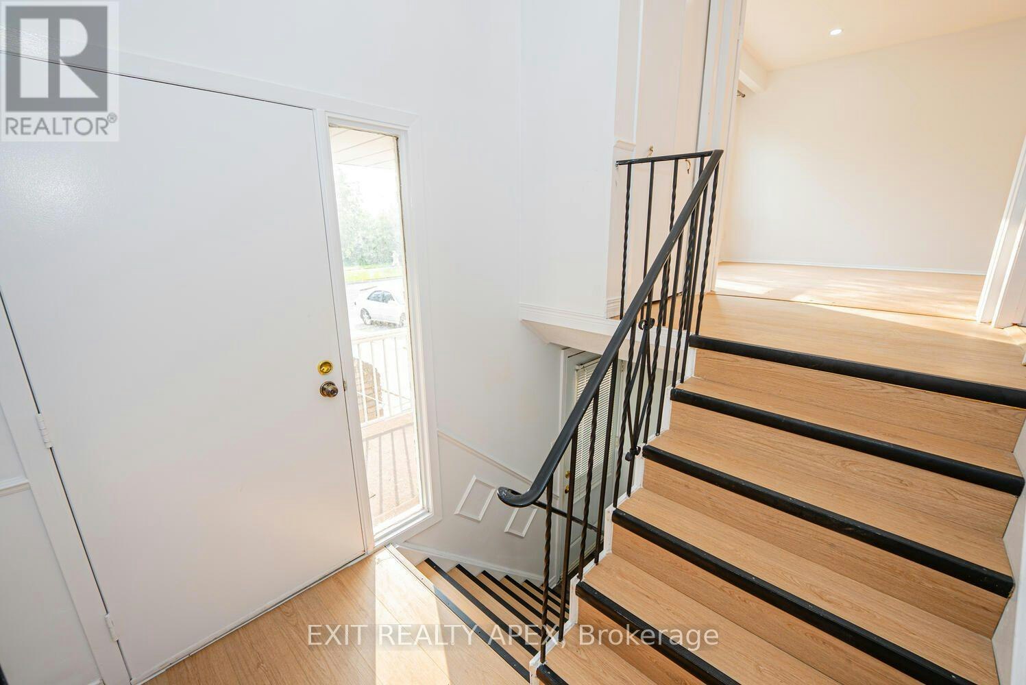 122 Centre Street N, Brampton, ON, L6V 2Z3 - 8
