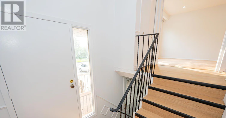 122 Centre Street N, Brampton, ON, L6V 2Z3 - 8